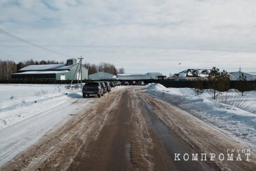 Дорога, ведущая к территории агрохолдинга «Боброво»